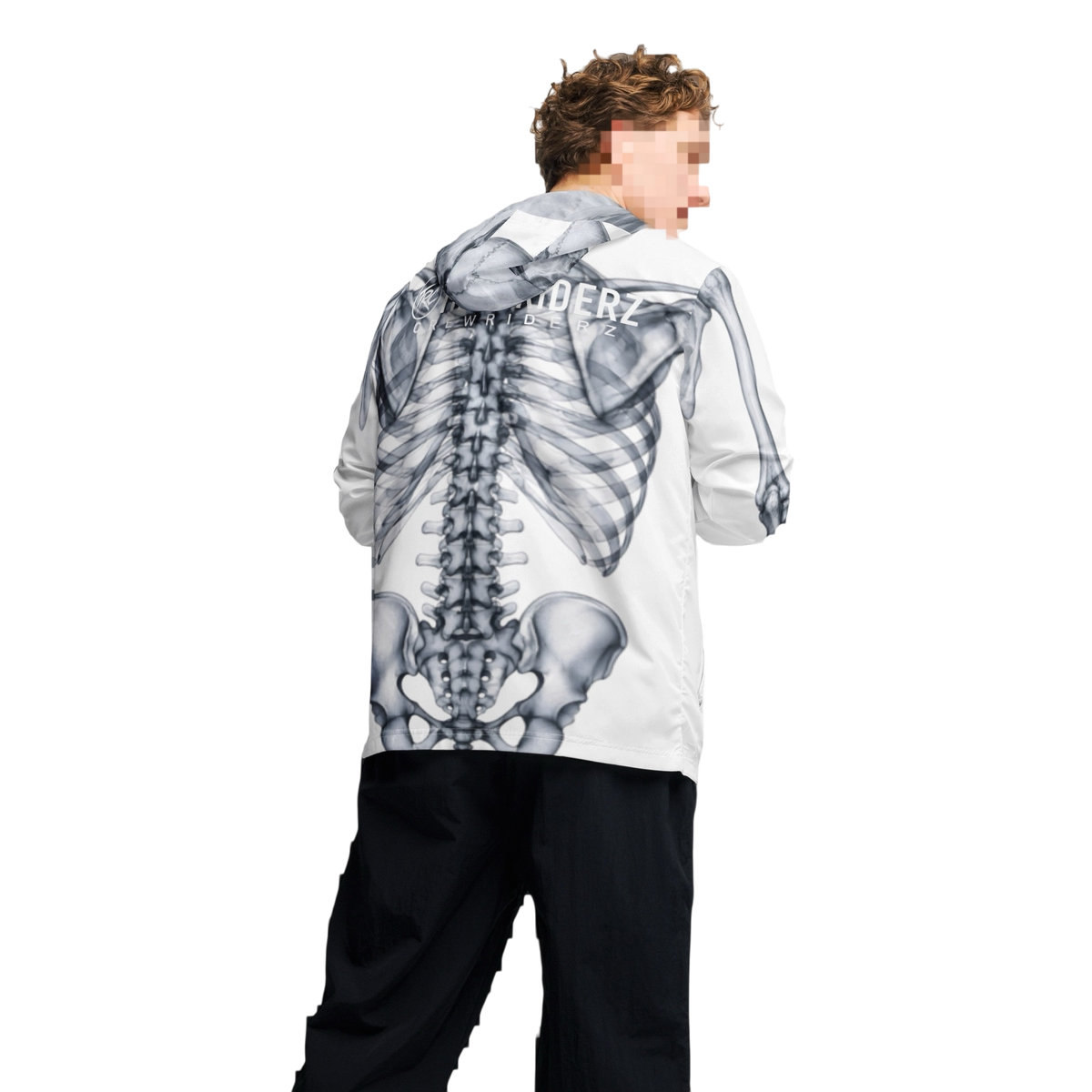 La Skeleton Windbreaker 3RC revisite la coupe-vent avec une esthétique graphique, contemporaine et minimaliste.